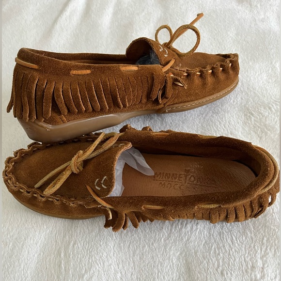 🌟Minnetonka hard sole fringe moccasins - Picture 5 of 10